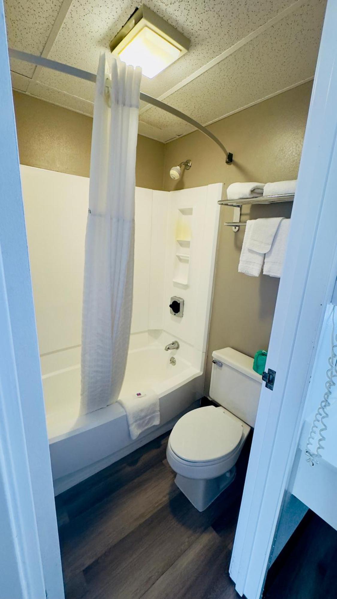 6 Mcgraw, Ny - Cortland Hotel 2*