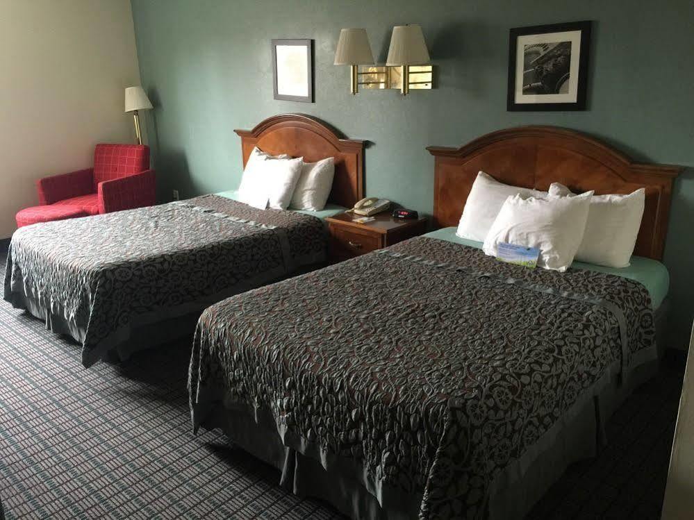 6 Mcgraw, Ny - Cortland Hotel